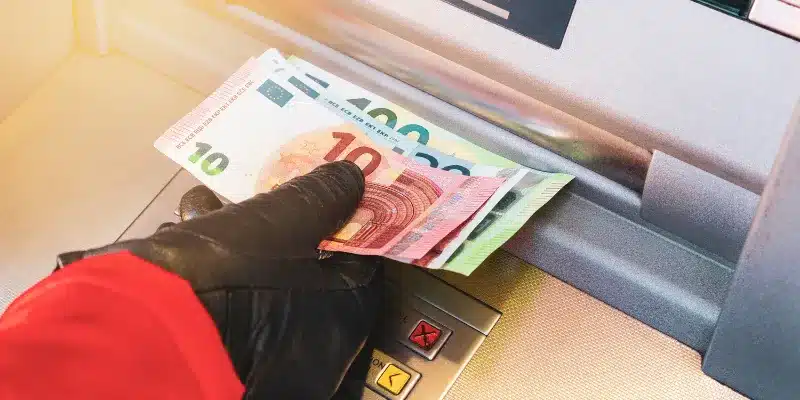Các điều kiện và lưu ý quan trọng khi thực hiện rút tiền tại 3389